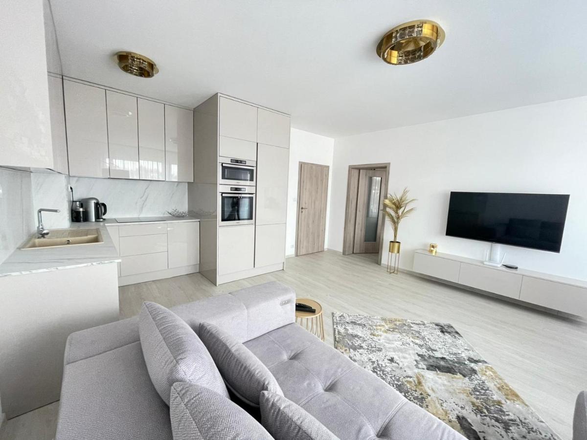 New Luxury City Centre Apartment With Panoramic View, Free Parking Pressburg Exterior foto