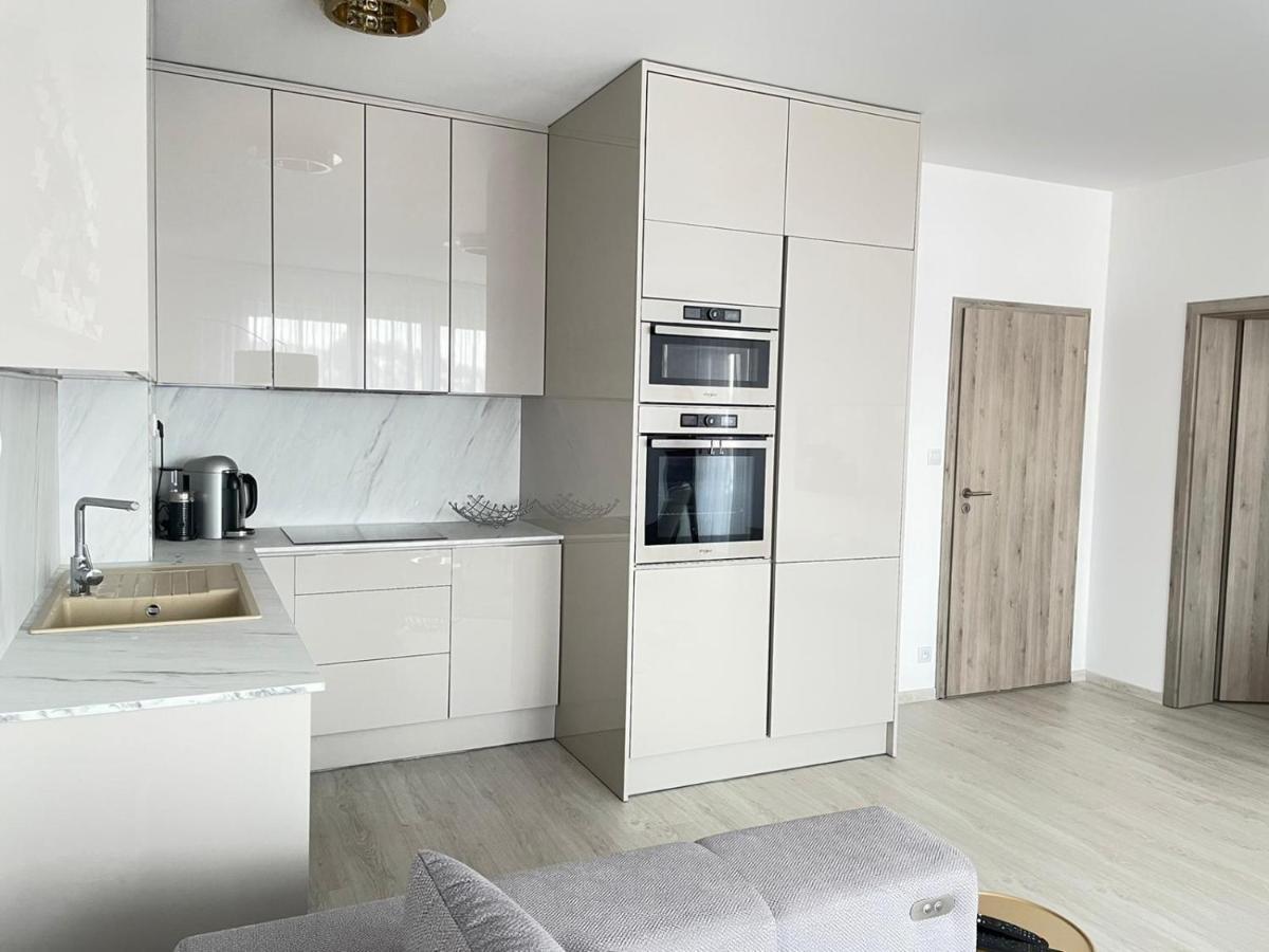 New Luxury City Centre Apartment With Panoramic View, Free Parking Pressburg Exterior foto